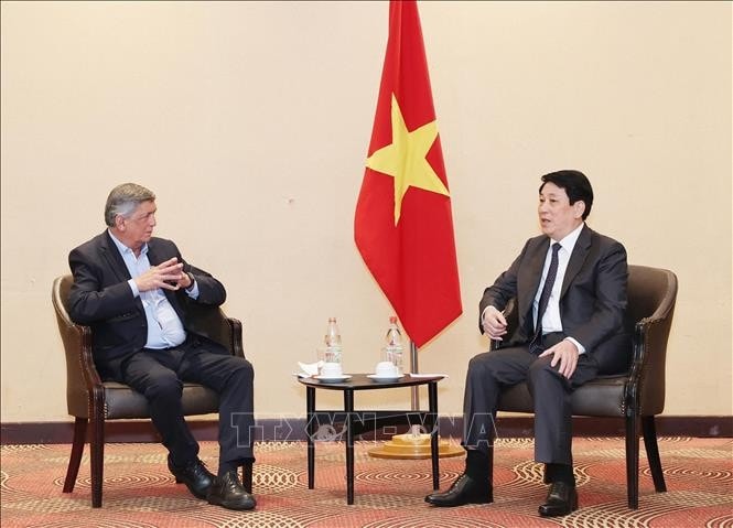 Chủ tịch nước Lương Cường tiếp Chủ tịch Đảng Cộng sản Chile Lautaro Carmona Soto. Ảnh: Lâm Khánh/TTXVN