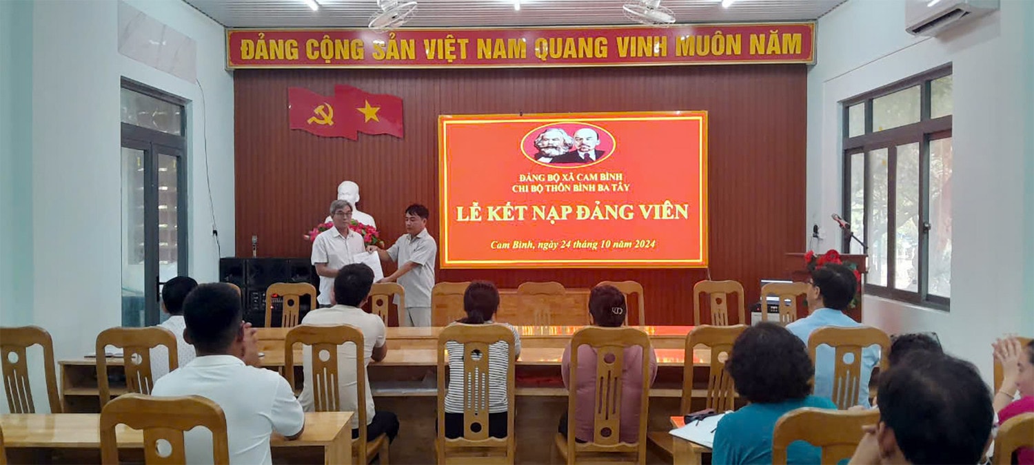 Lễ Kết nạp Đảng viên của Chi bộ Bình Ba Tây