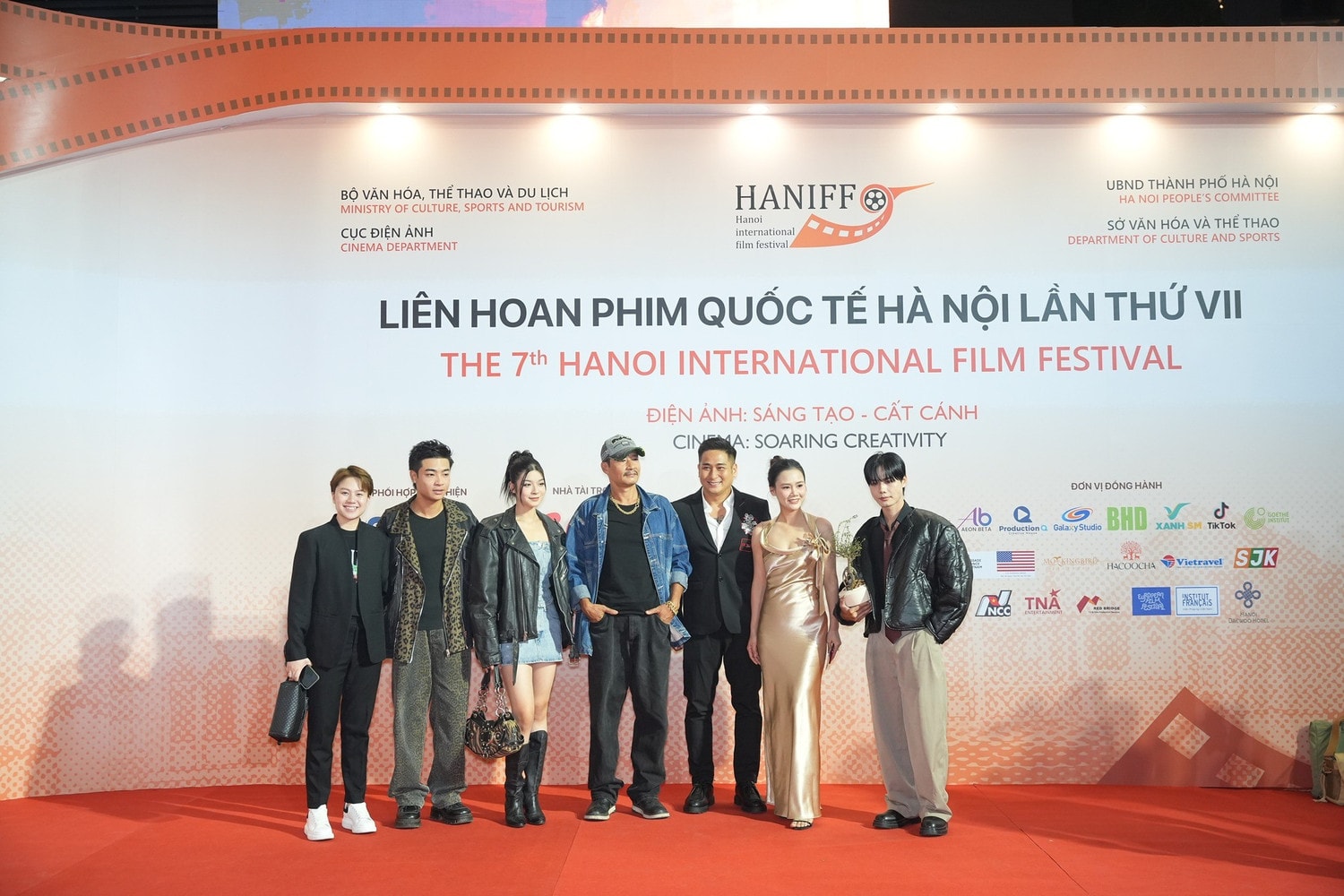 Liên hoan phim quốc tế Hà Nội đã tạo ra không gian giao lưu, kết nối đông đảo các diễn viên, đạo diễn, nhà làm phim. Ảnh: BTC