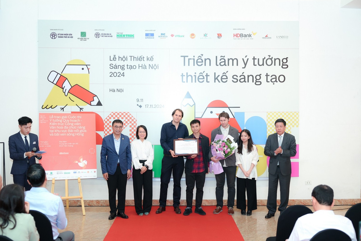 Trao giải cho 2 phương án đạt giải Nhì và 1 giải Ba (không có giải Nhất)