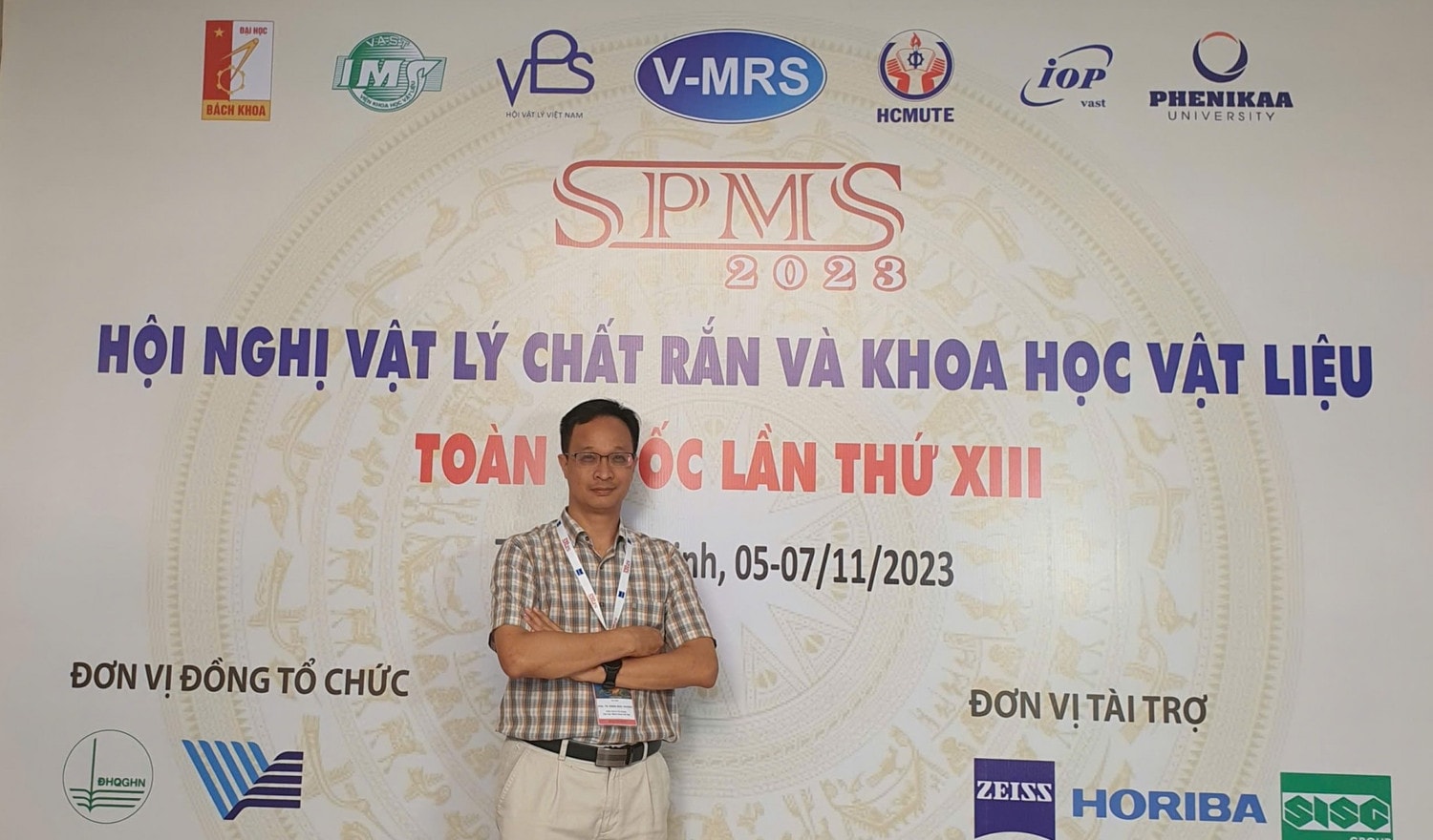 pgsdang-duc-vuong-tai-hoi-nghi-vat-ly-chat-ran-va-khoa-hoc-vat-lieu.jpg