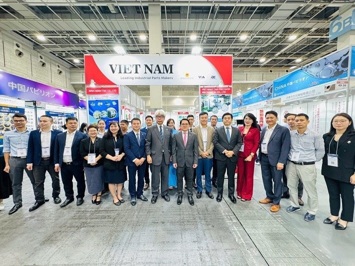 Hơn 30 doanh nghiệp tham dự Lễ khai mạc Khu gian hàng Việt Nam tại Triển lãm M-Tech Osaka 2024. Nguồn: ITN