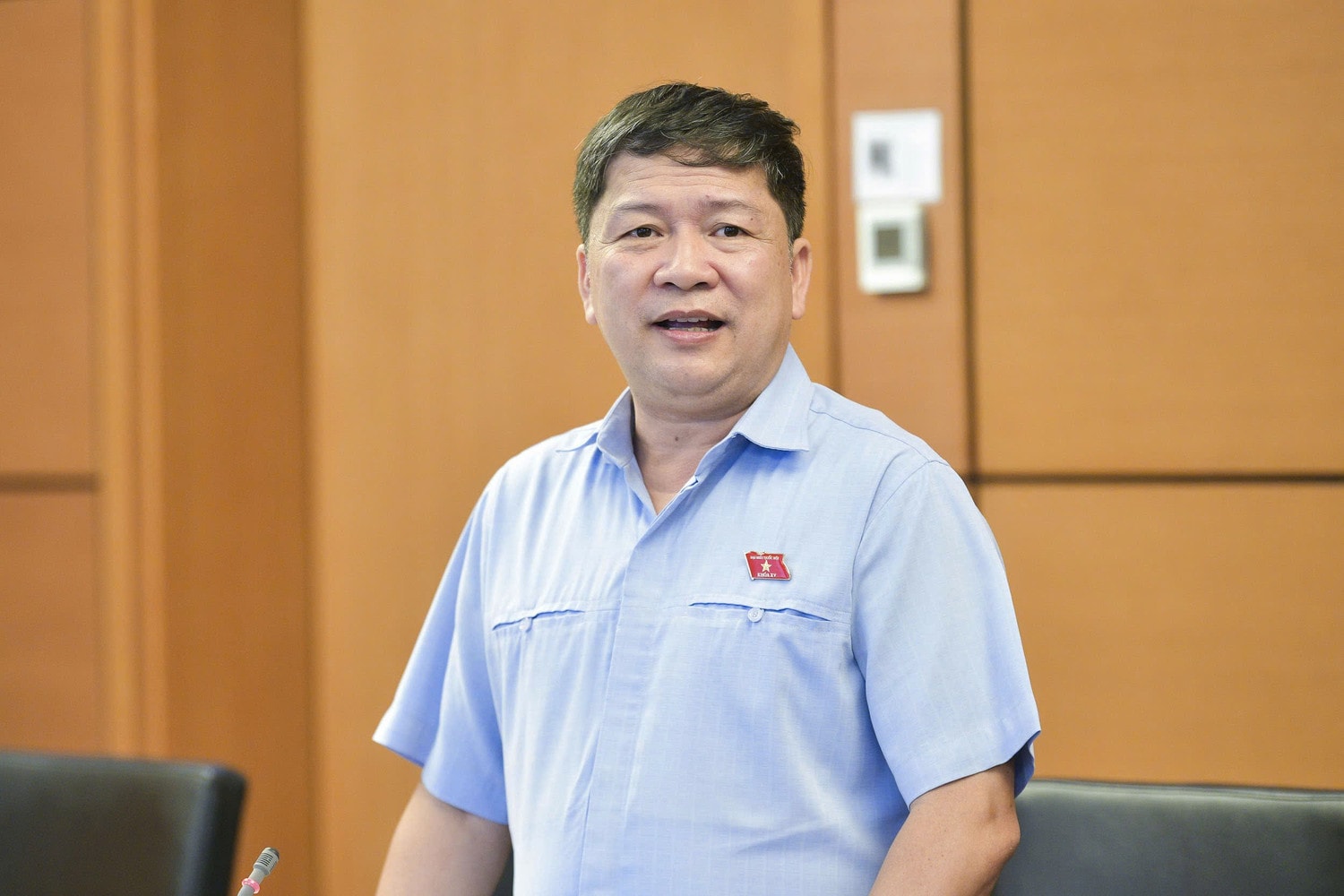 ĐBQH Tạ Văn Hạ (Quảng Nam) phát biểu. Ảnh: Lê Bình