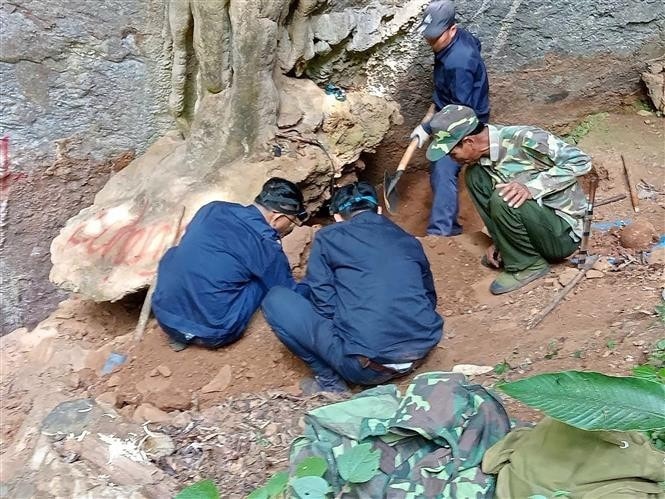 The search team from Nghe An discovers the remains of Vietnamese volunteer soldiers and experts in the Lao province of Xiangkhouang. (Photo: VNA) The search team from Nghe An discovers the remains of Vietnamese volunteer soldiers and experts in the Lao province of Xiangkhouang. (Photo: VNA)
