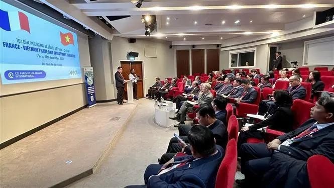 The Mekong Delta province of Long An holds a trade and investment promotion seminar in Paris. (Photo: VNA) The Mekong Delta province of Long An holds a trade and investment promotion seminar in Paris. (Photo: VNA)