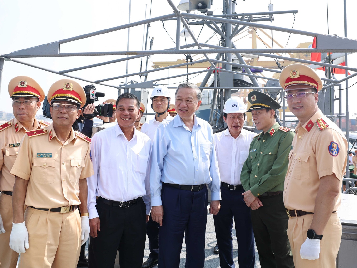 vna-potal-tong-bi-thu-to-lam-tham-va-lam-viec-tai-thanh-pho-hai-phong-7703633.jpg