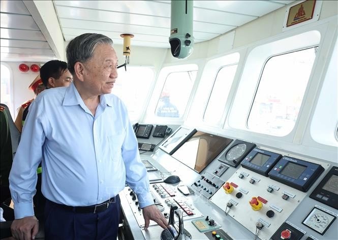 vna-potal-tong-bi-thu-to-lam-tham-va-lam-viec-tai-thanh-pho-hai-phong-stand.jpg