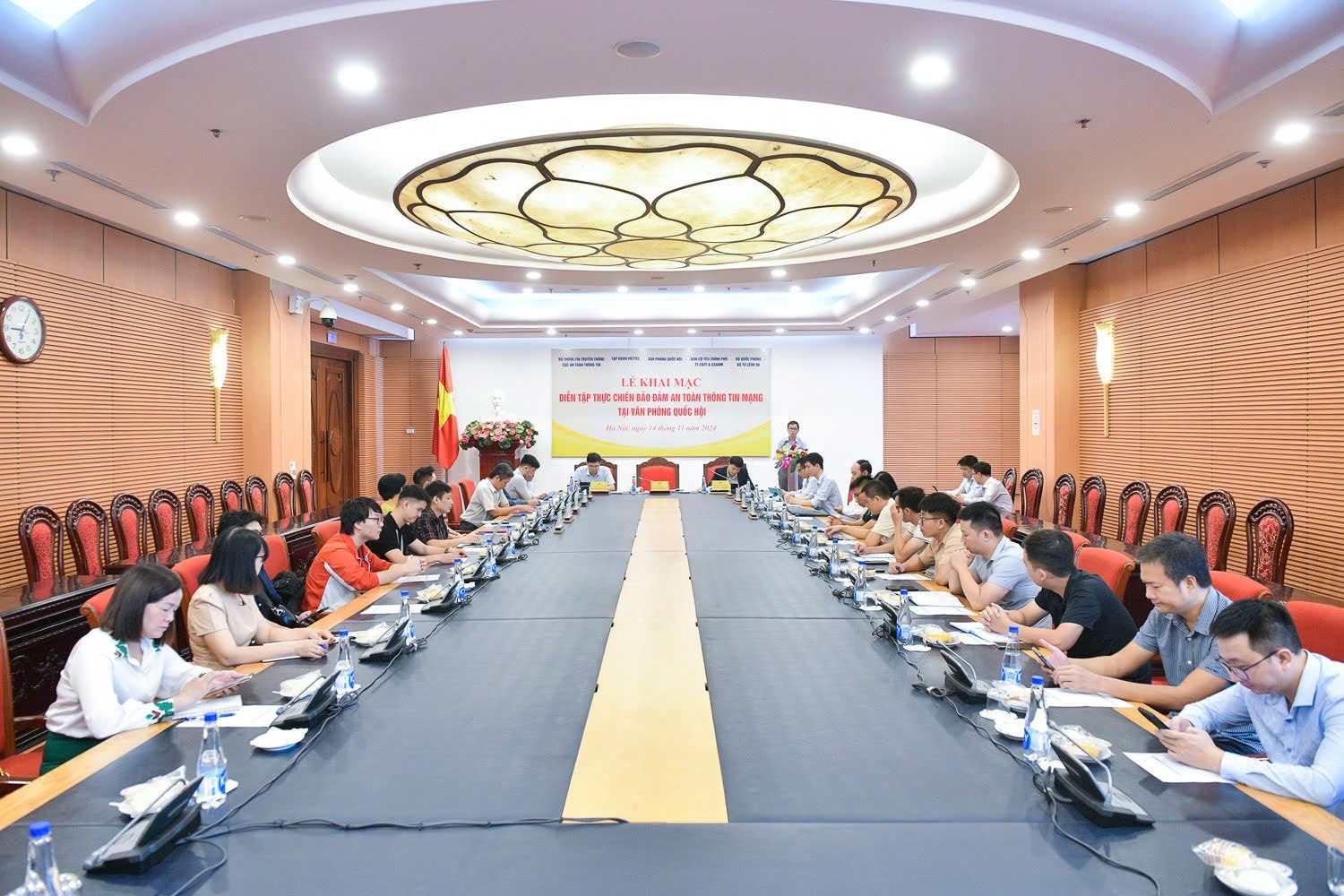 quang-canh-khai-mac-dien-tap.jpg