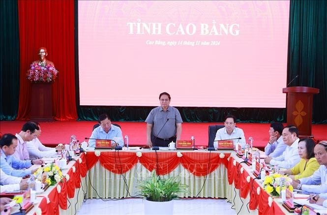 Thủ tướng Phạm Minh Chính làm việc với lãnh đạo tỉnh Lạng Sơn và Cao Bằng về tình hình thực hiện dự án cao tốc Đồng Đăng (tỉnh Lạng Sơn) - Trà Lĩnh (tỉnh Cao Bằng). Ảnh: Dương Giang/TTXVN