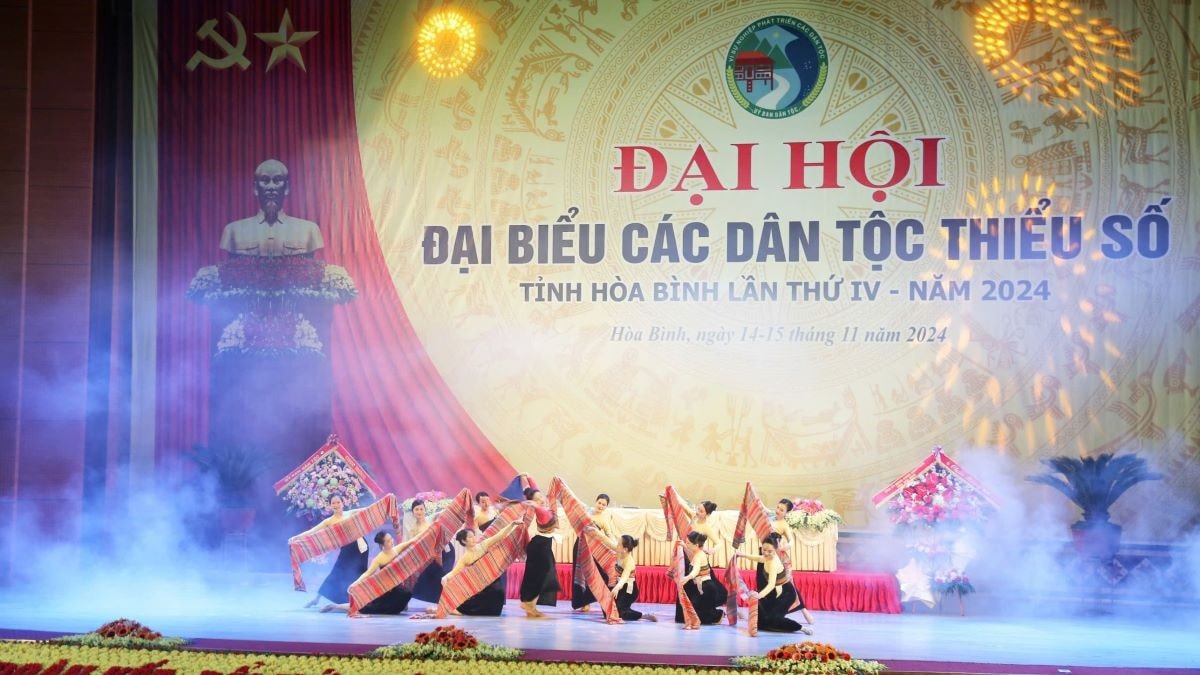 tiet-muc-van-nghe-chao-mung-dai-hoi-anh-dinh-hoa.jpg