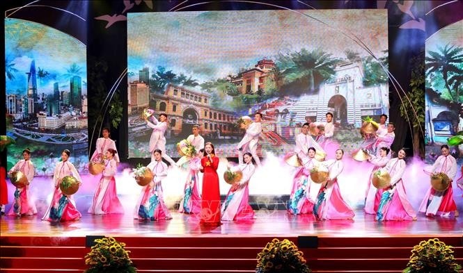 Tiết mục nghệ thuật biểu diễn trong chương trình. Ảnh: Phương Hoa/TTXVN