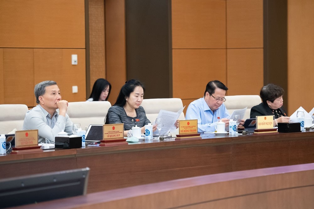 Các đại biểu dự phiên họp. Ảnh: Hồ Long