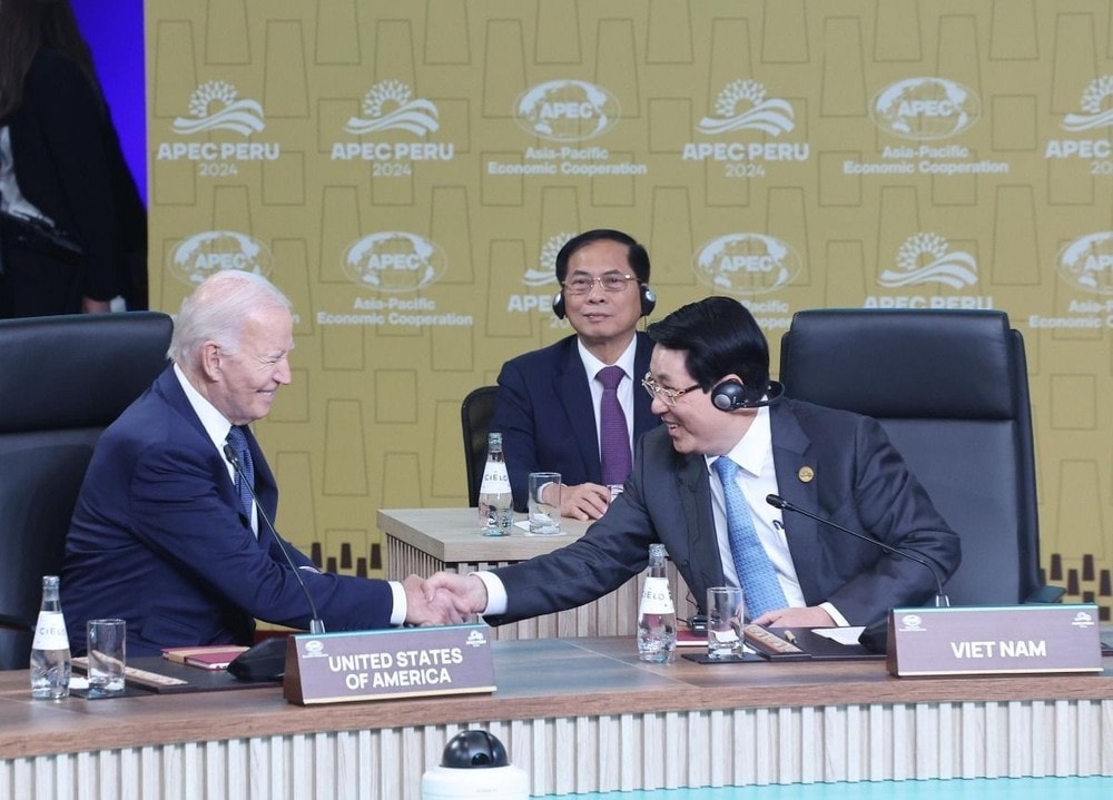 Chủ tịch nước Lương Cường với Tổng thống Hoa Kỳ Joe Biden dự Đối thoại không chính thức giữa các nhà lãnh đạo APEC với khách mời. Ảnh: Lâm Khánh/TTXVN