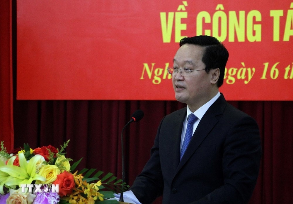 Ông Nguyễn Đức Trung, Bí thư Tỉnh ủy, Chủ tịch Ủy ban Nhân dân tỉnh Nghệ An phát biểu nhận nhiệm vụ. Ảnh: Văn Tý/TTXVN