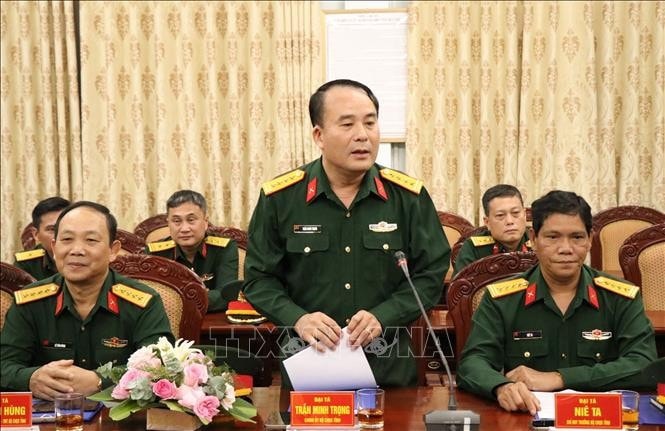 Đại tá Trần Minh Trọng, Chính uỷ Bộ Chỉ huy Quân sự tỉnh Đắk Lắk phát biểu tại buổi làm việc.