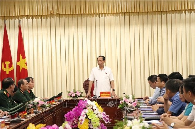 Phó Chủ tịch Quốc hội, Thượng tướng Trần Quang Phương phát biểu tại buổi làm việc.