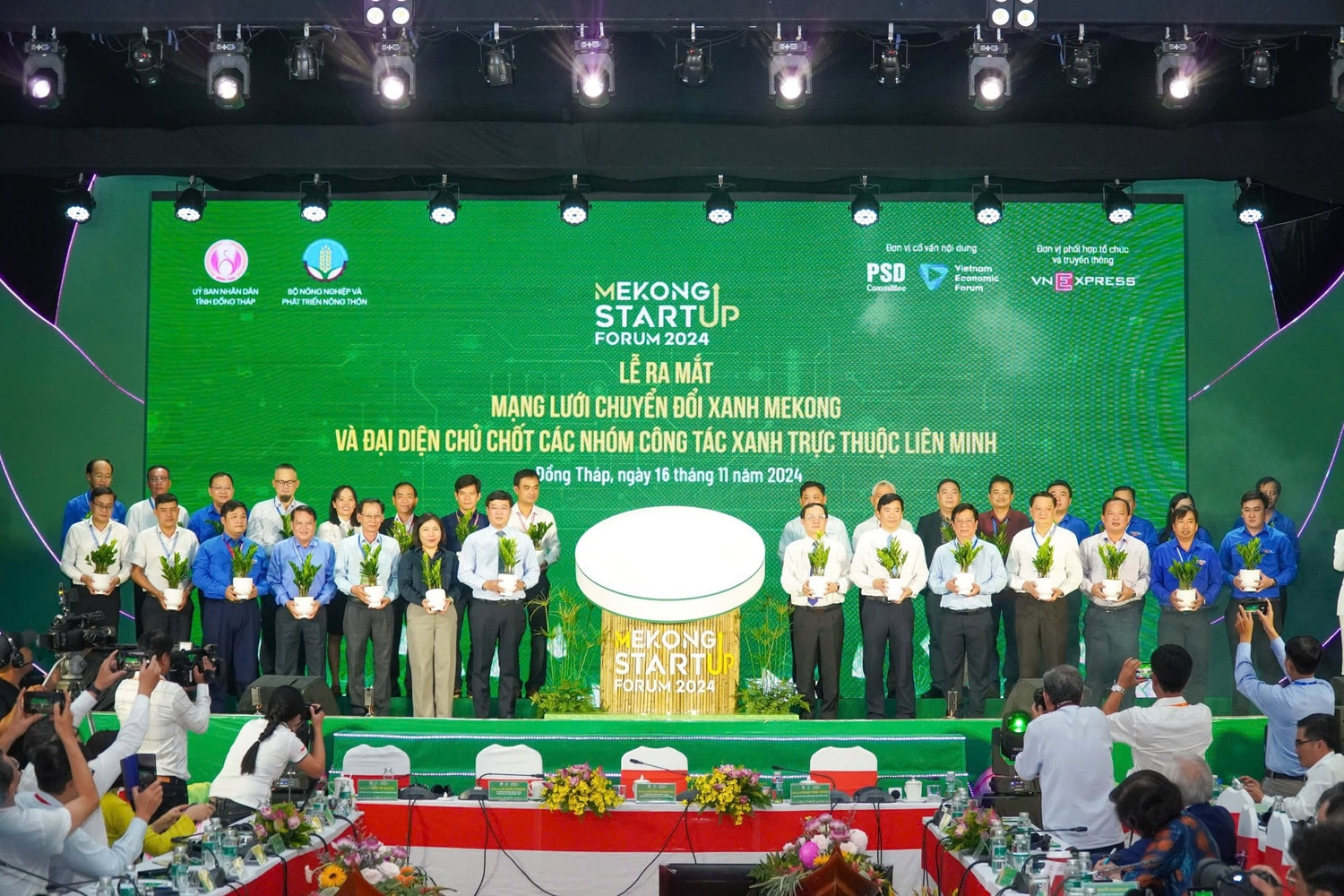 ra-mat-mang-luoi-chuyen-doi-xanh-dbscl.jpg