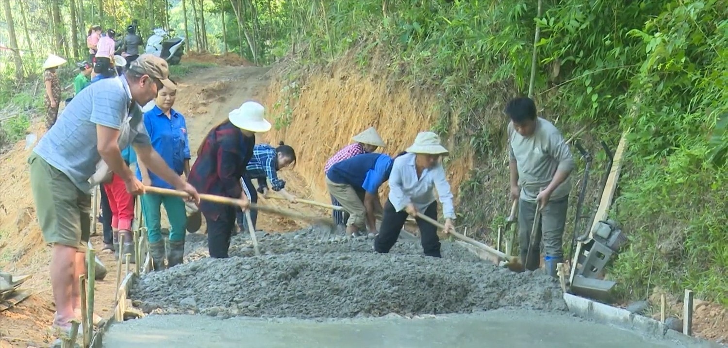 doi-ngu-nguoi-co-uy-tin-tich-cuc-van-dong-nguoi-dan-hien-dat-lam-duong-giao-thong-nong-thon.jpg