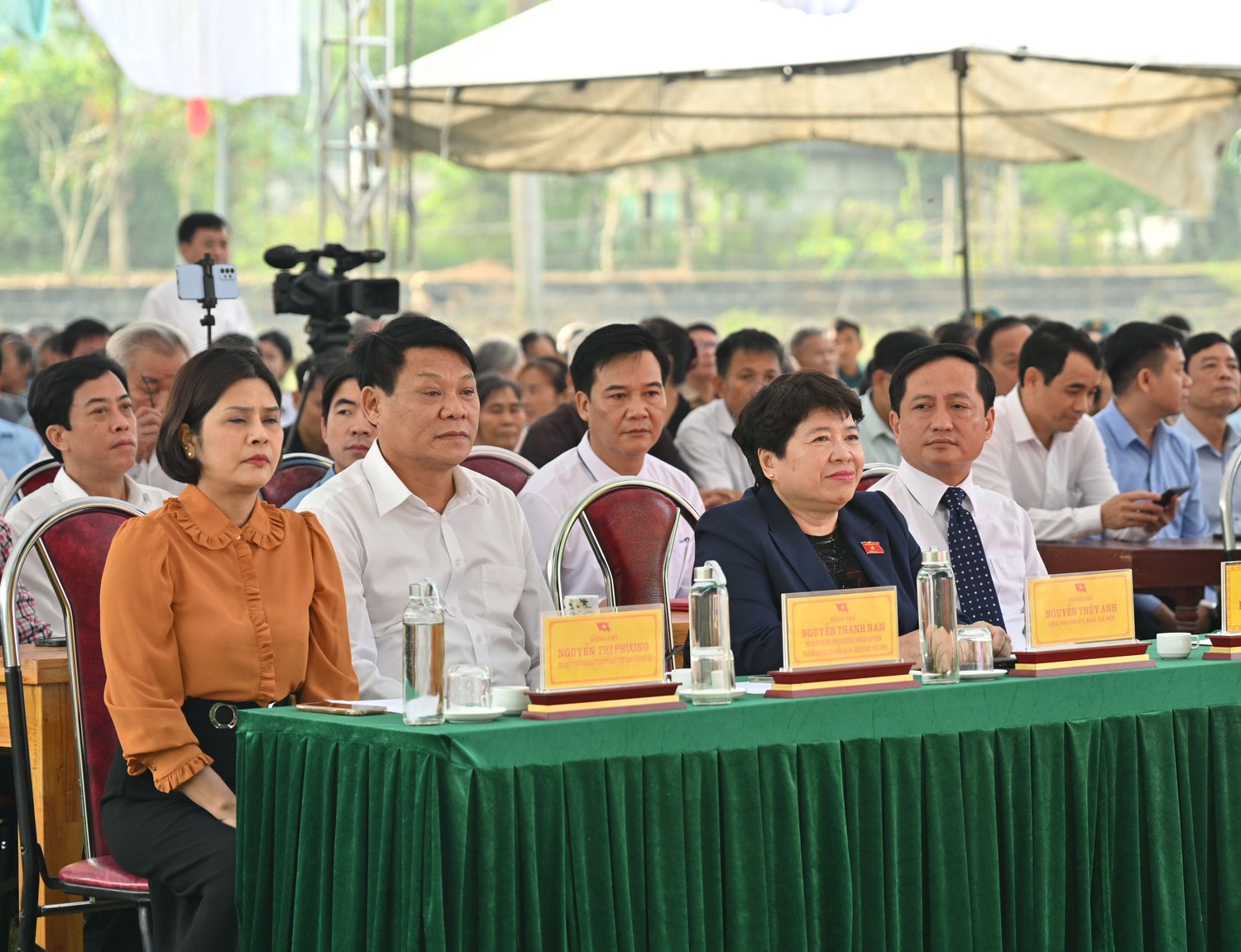 Chủ nhiệm Ủy ban Xã hội Nguyễn Thúy Anh và các đại biểu dự Ngày hội Đại đoàn kết toàn dân tộc tại Phú Thọ