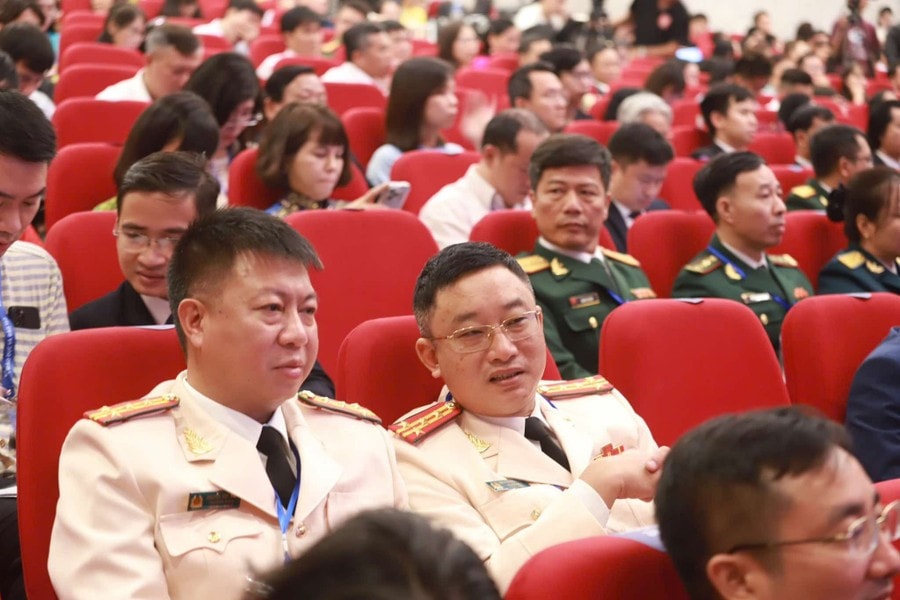 dai-bieu-5.jpg