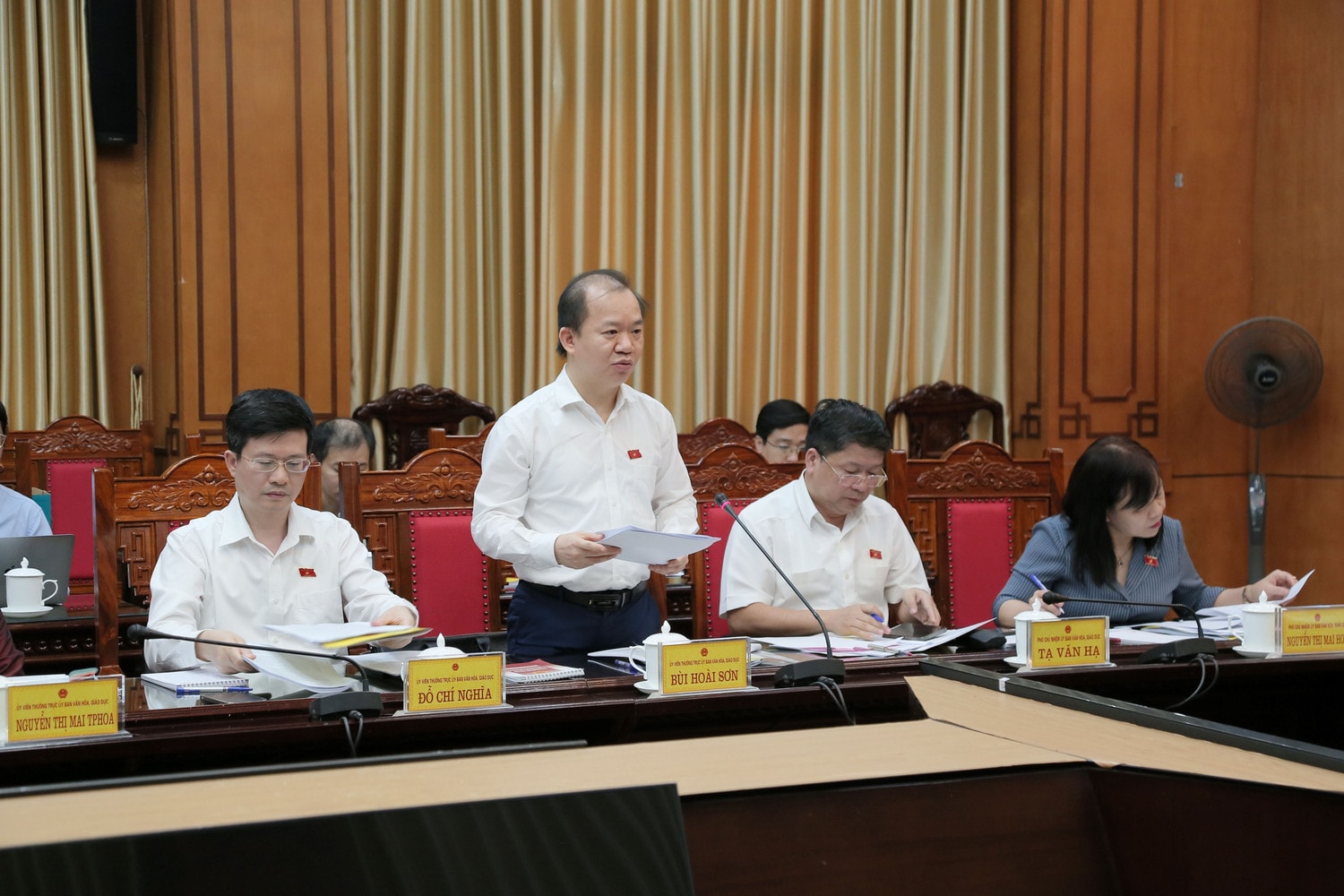 Ủy viên Thường trực Ủy ban Văn hóa, Giáo dục Bùi Hoài Sơn trình bày một số đánh giá ban đầu của Đoàn giám sát