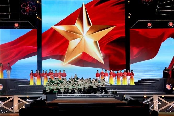Hình ảnh Cầu truyền hình kỷ niệm sự kiện 70 năm tập kết ra Bắc tại Hải Phòng. Ảnh: Hoàng Ngọc/TTXVN