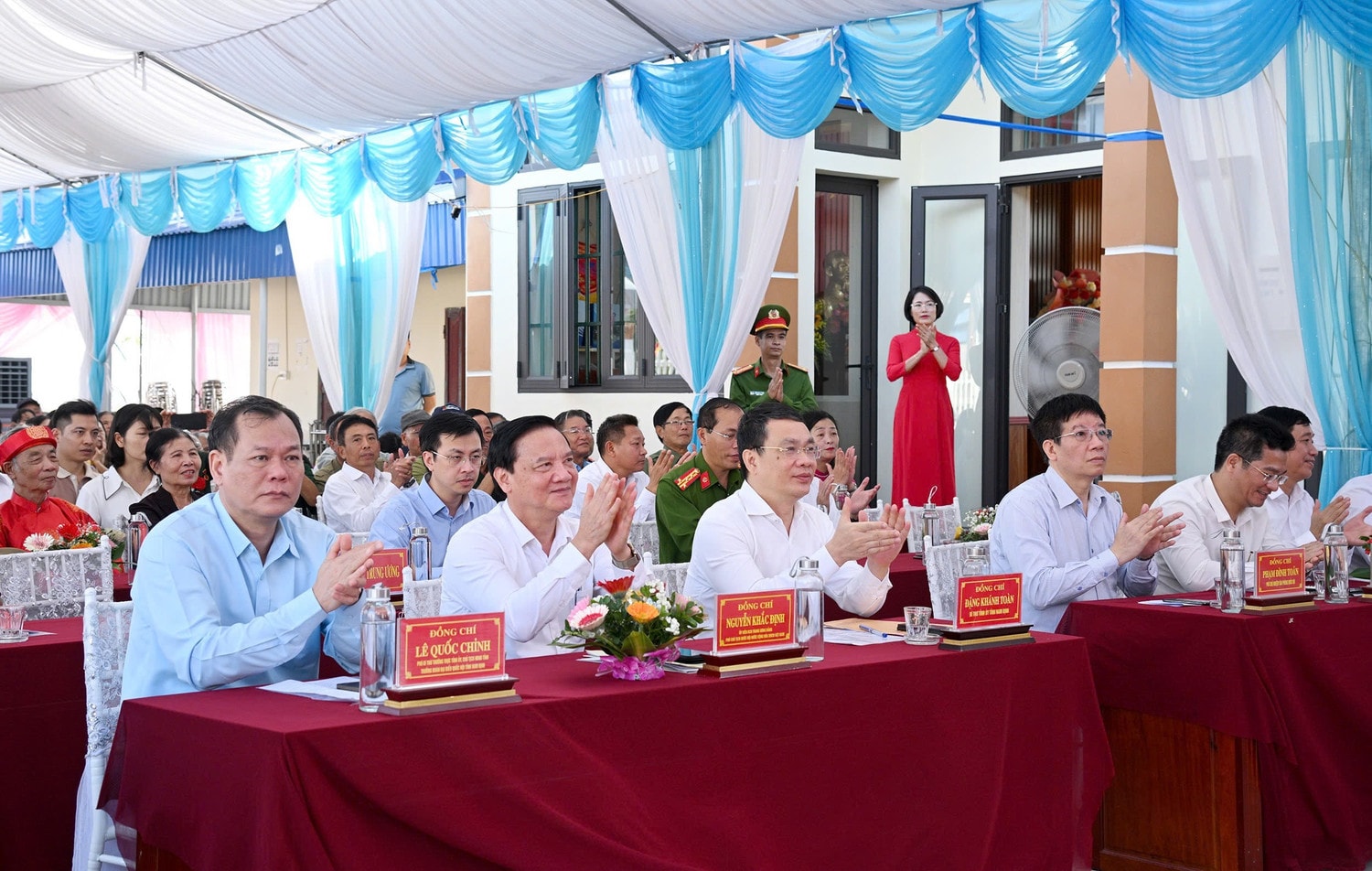 Phó Chủ tịch Quốc hội Nguyễn Khắc Định và các đại biểu tham dự