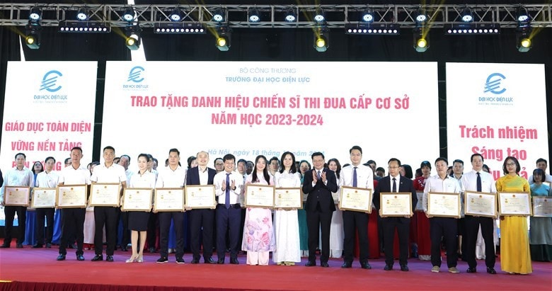 Trường Đại học Điện lực khen thưởng các cá nhân đạt danh hiệu Chiến sĩ thi đua cấp cơ sở