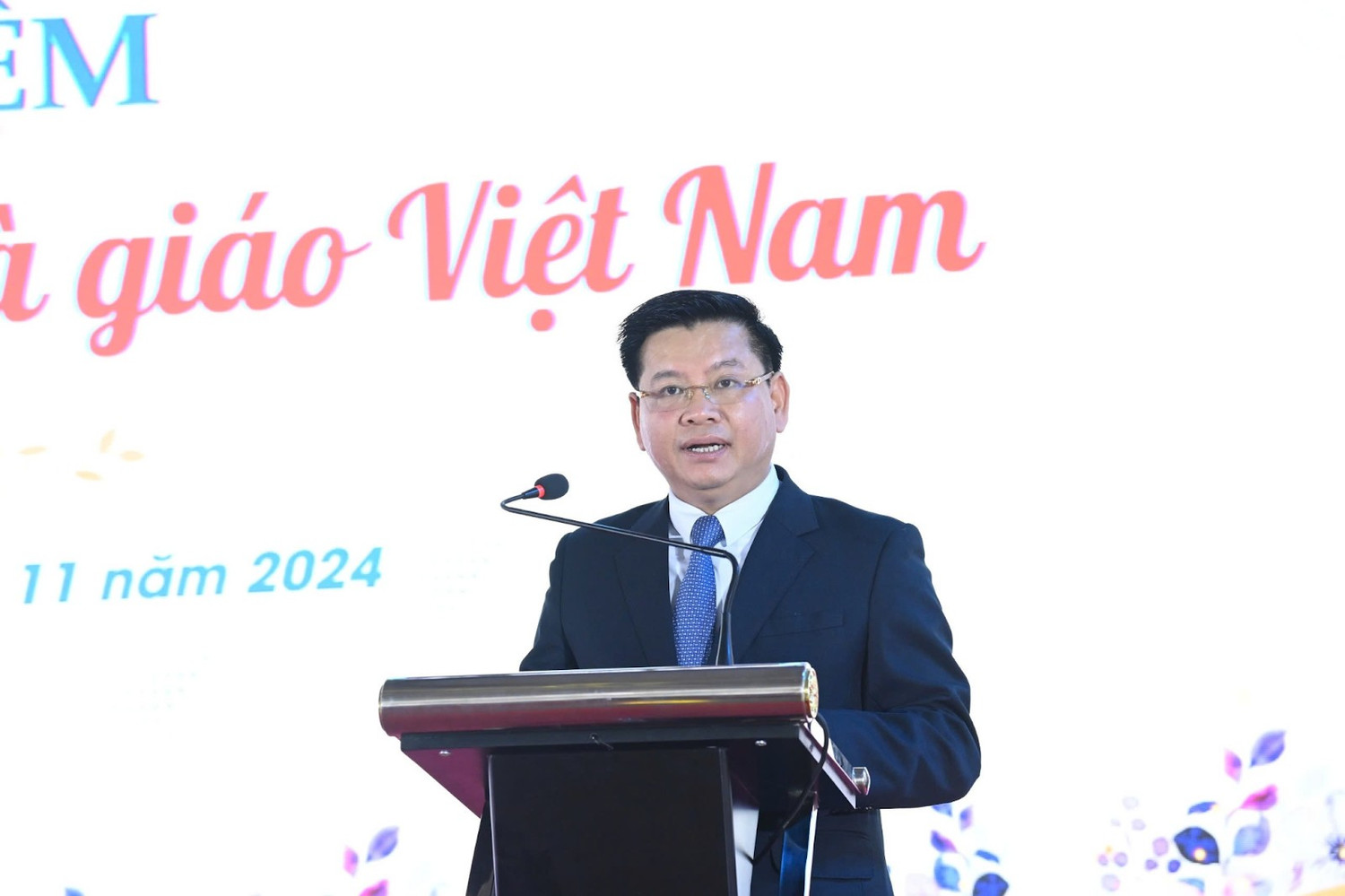 Phó Bí thư Đảng ủy, Hiệu trưởng Trường Đại học Điện lực, PGS.TS Đinh Văn Châu phát biểu tại buổi lễ