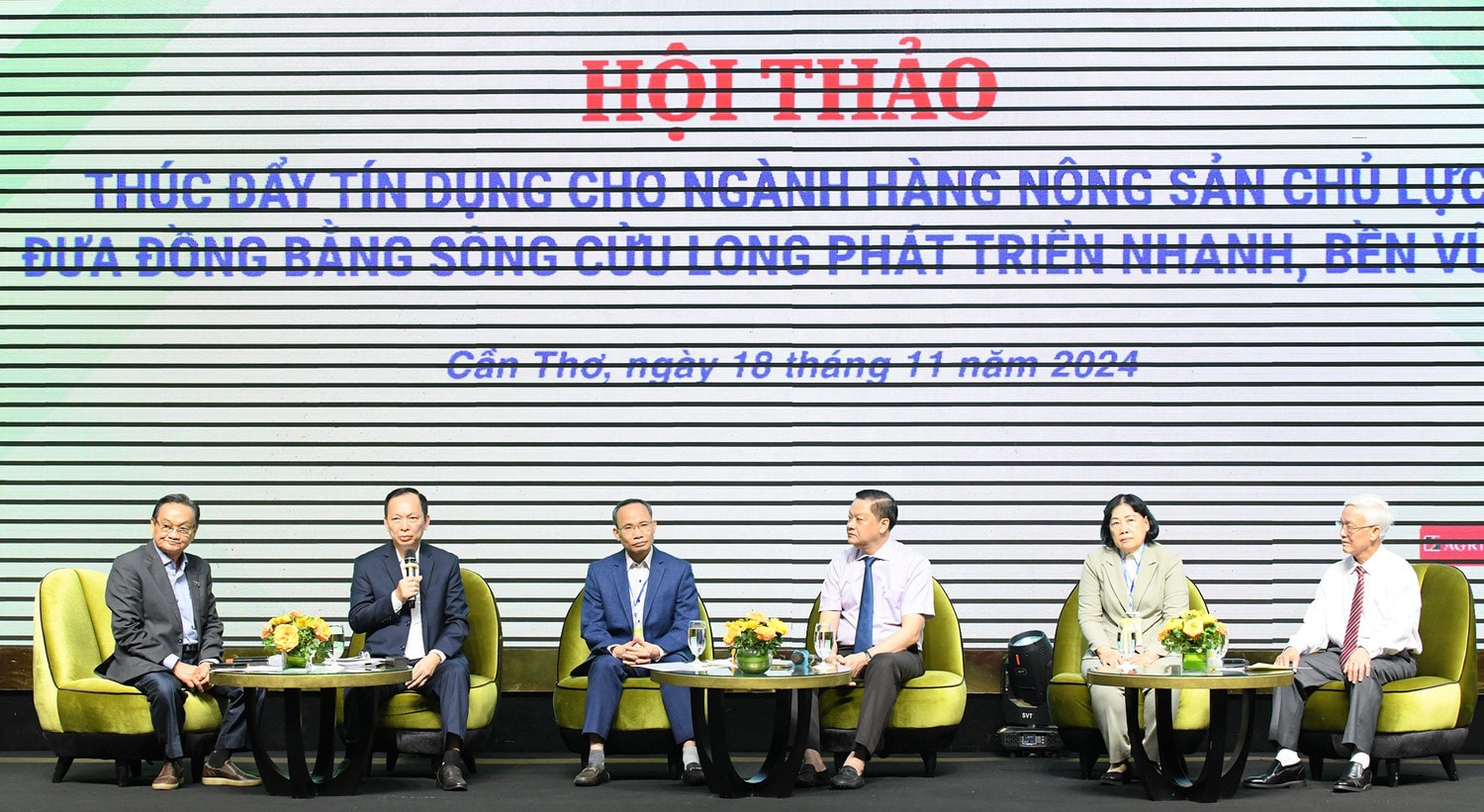 Các đại biểu tại phiên thảo luận "Tăng tốc tín dụng cho nông sản chủ lực của ĐBSCL"