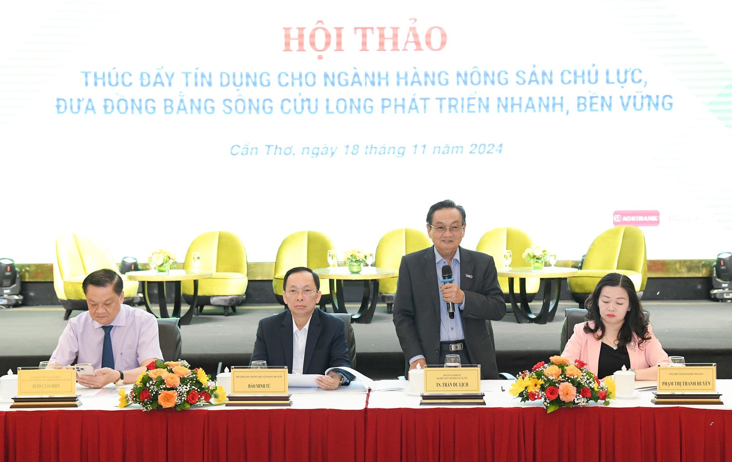 TS. Trần Du Lịch điều hành hội thảo. Ảnh: Lâm Hiển