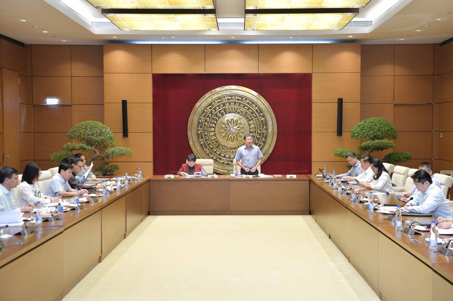 Quang cảnh cuộc họp
