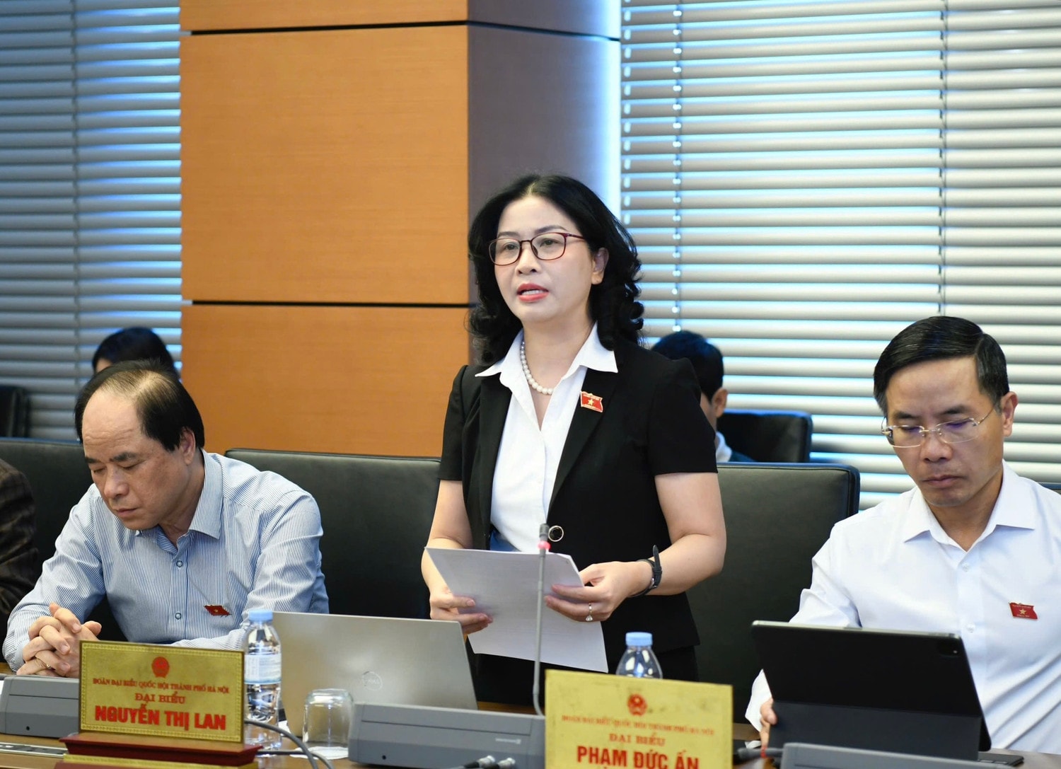 ĐBQH Nguyễn Thị Lan (Hà Nội) phát biểu tại buổi thảo luận Tổ 1. Ảnh: Phạm Thắng