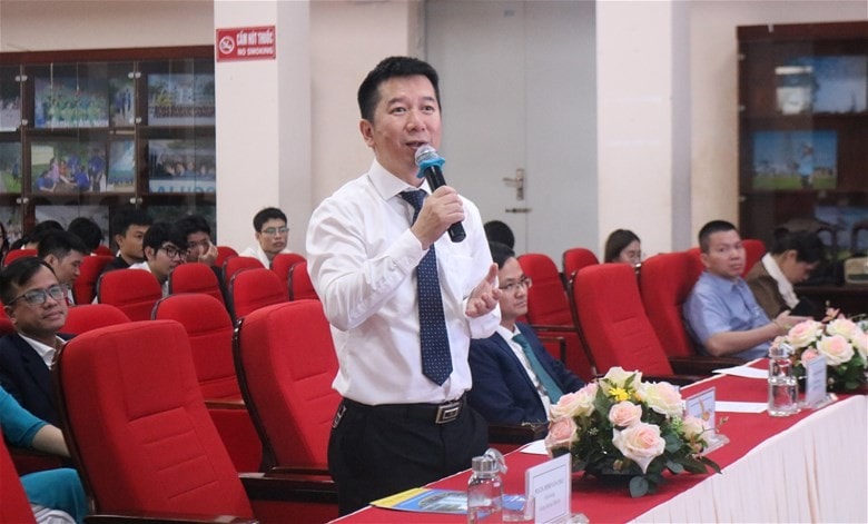 Các thầy cô trong phần hỏi đáp tại phiên báo cáo của 04 tiểu ban chuyên môn