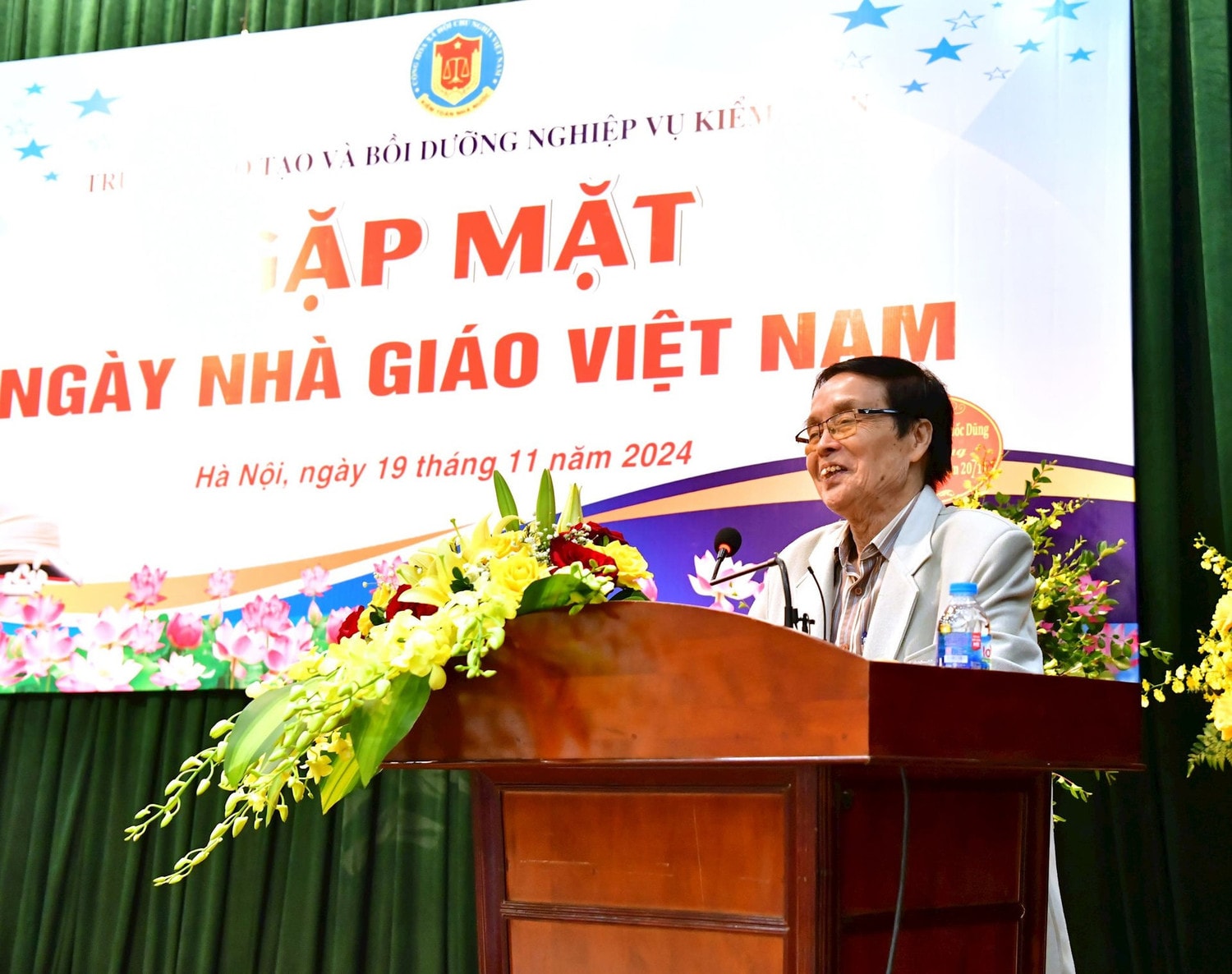 PGS, TS Nguyễn Đình Hựu - nguyên Giám đốc Trường Đào tạo và Bồi dưỡng nghiệp vụ kiểm toán ôn lại kỷ niệm. Ảnh: Nguyễn Ly
