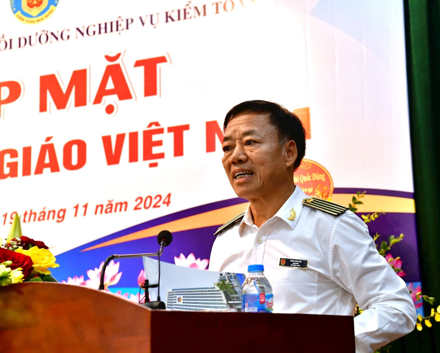Giám đốc Trường Đào tạo và Bồi dưỡng nghiệp vụ kiểm toán Trần Kim Lộc thông tin về hoạt động của Trường. Ảnh: Nguyễn Ly