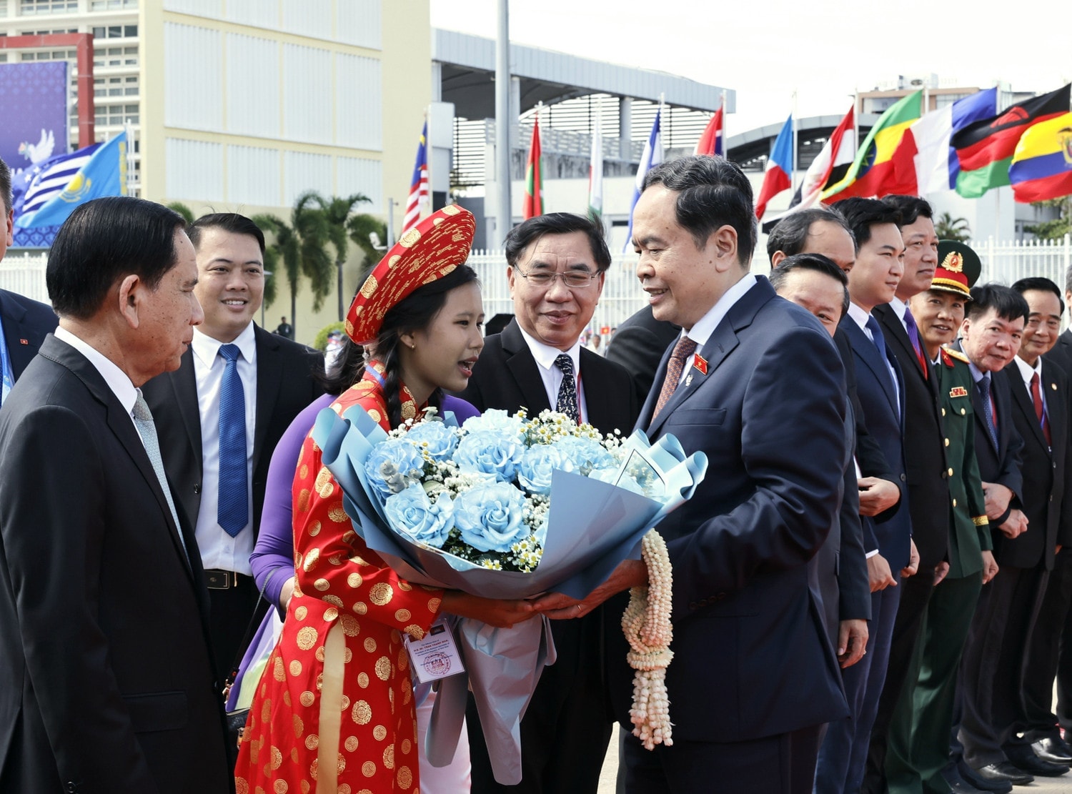 vna-potal-chu-tich-quoc-hoi-ket-thuc-chuyen-tham-chinh-thuc-campuchia-va-du-hoi-nghi-icapp-12-7720793.jpg