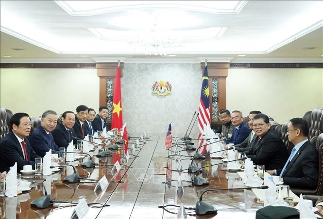 Tổng Bí thư Tô Lâm hội kiến Chủ tịch Hạ viện Malaysia Tan Sri Dato’ Johari Bin Abdul. Ảnh: Thống Nhất/TTXVN