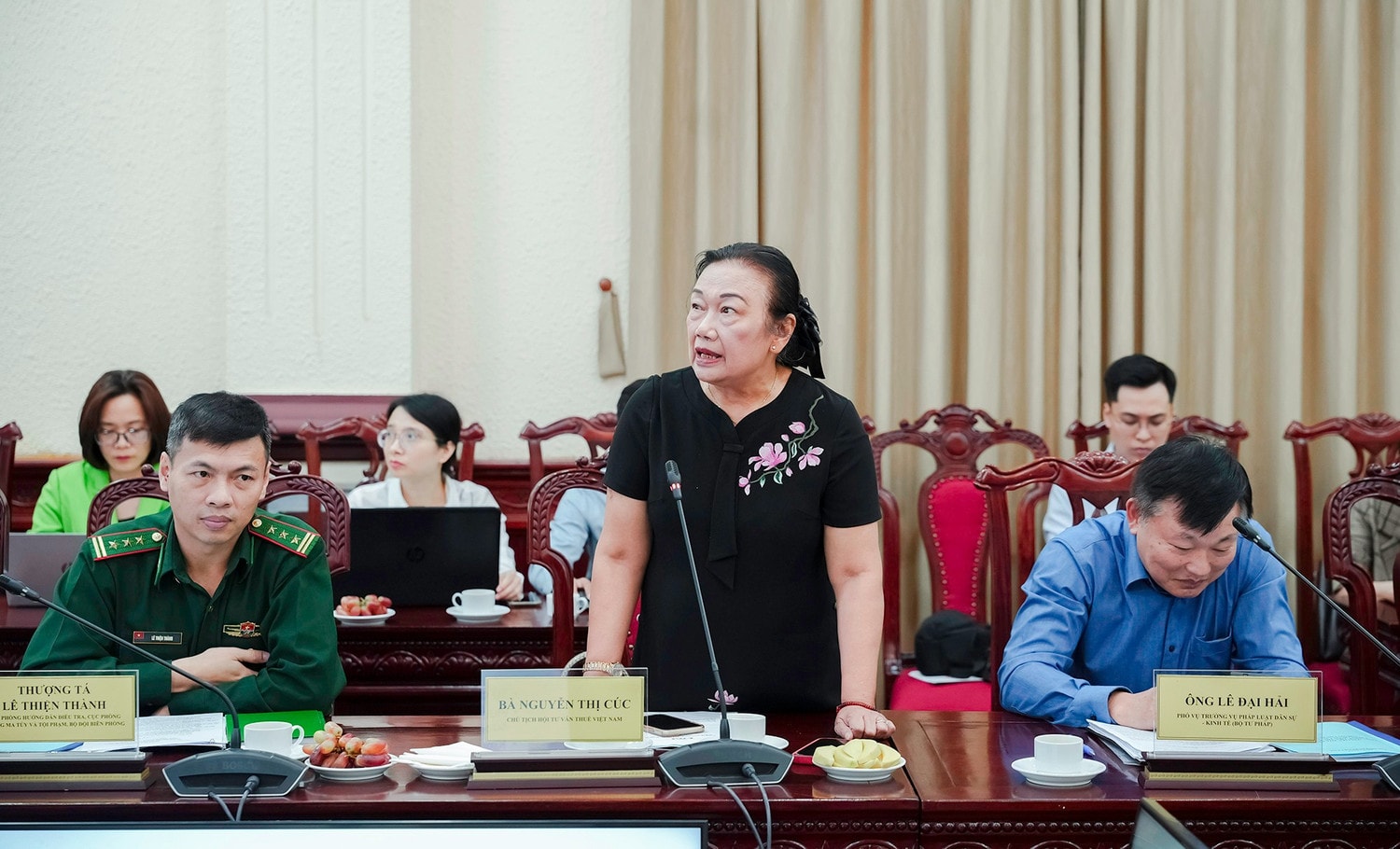 ba-nguyen-thi-cuc-chu-tich-vtca.jpg