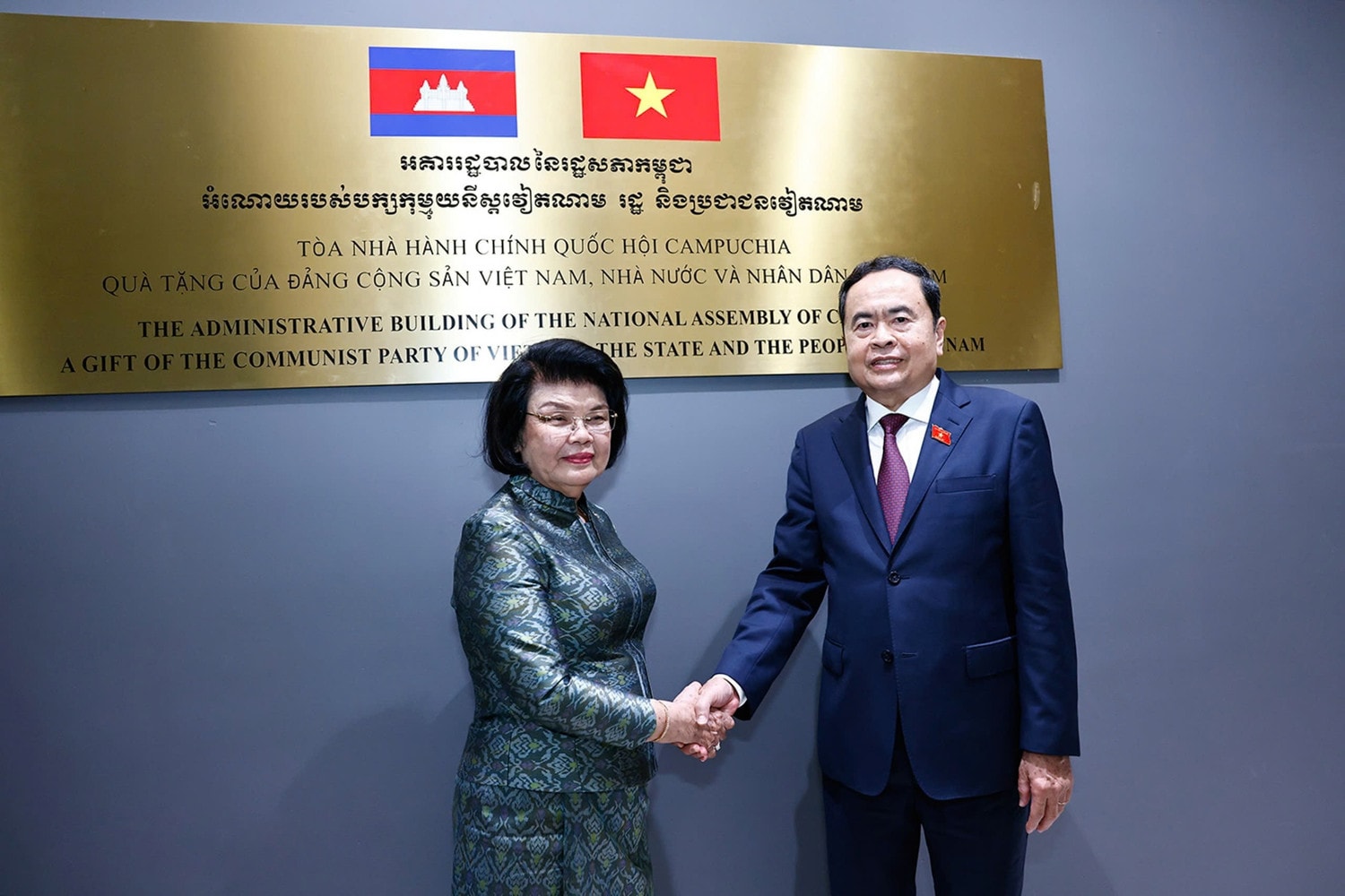 Chủ tịch Quốc hội Trần Thanh Mẫn và Chủ tịch Quốc hội Campuchia Samdech Khuon Sudary. Ảnh: Doãn Tấn - TTXVN