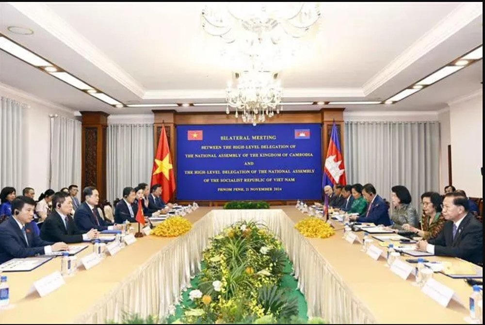 National Assembly (NA) Chairman Tran Thanh Man holds talks with President of the Cambodian NA Samdech Khuon Sudary. (Photo: VNA) National Assembly (NA) Chairman Tran Thanh Man holds talks with President of the Cambodian NA Samdech Khuon Sudary. (Photo: VNA)