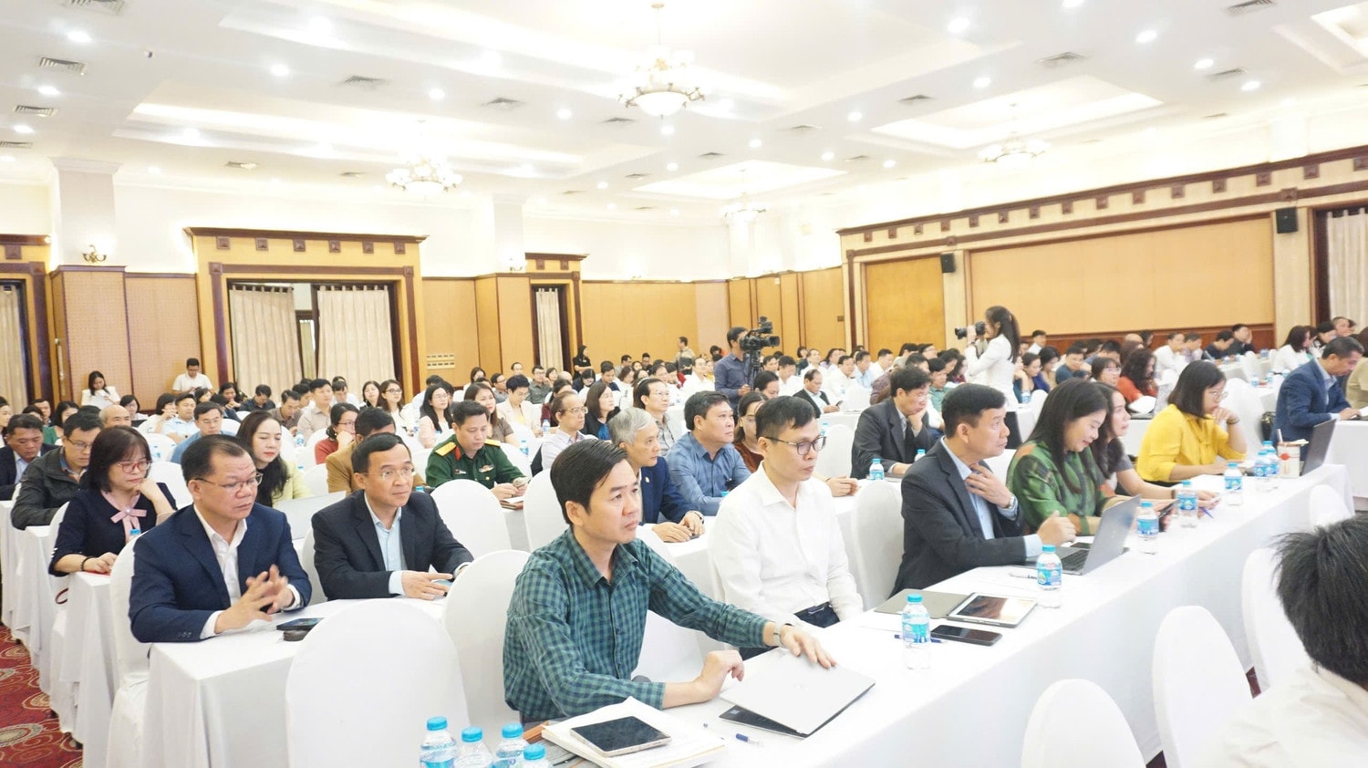 Đại biểu tham dự hội nghị
