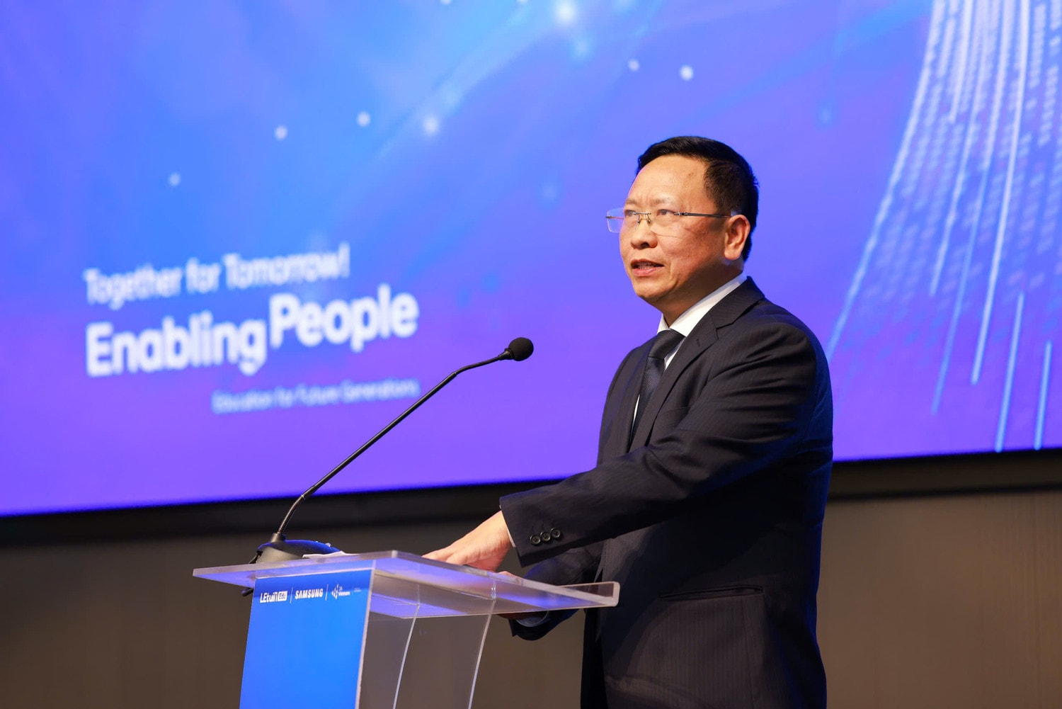 ong-tran-van-dat-vu-truong-vu-giao-duc-chinh-tri-va-cong-tac-hoc-sinh-sinh-vien-phat-bieu-tai-su-kien.jpg