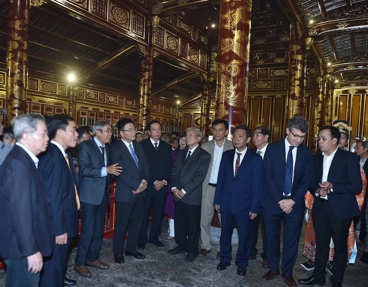 tham-quan-dien-thai-hoa-sau-khi-mo-cua-17323602054993833334.jpg