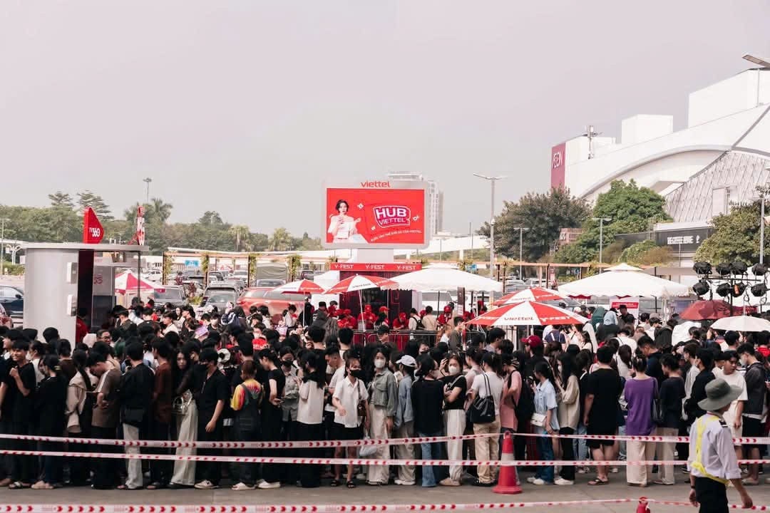 Hình ảnh quen thuộc tại tất cả các trạm săn vé fanzone