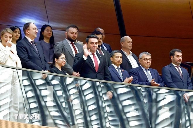 Chủ tịch Quốc hội Cộng hòa Armenia Alen Simonyan và Đoàn đại biểu Quốc hội Cộng hòa Armenia dự phiên họp của Quốc hội Việt Nam. Ảnh: Doãn Tấn/TTXVN