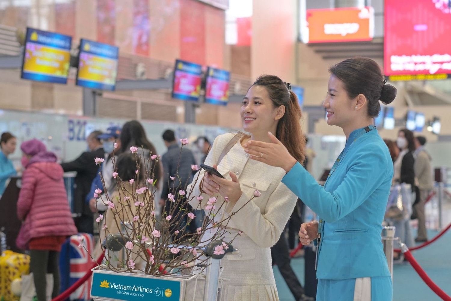 anh-2-de-thuan-tien-di-lai-va-co-lich-trinh-nhu-y-muon-vietnam-airlines-group-khuyen-khich-hanh-khach-chu-dong-len-ke-hoach-dat-cho-va-mua-ve-tu-som-anh-vna.jpg