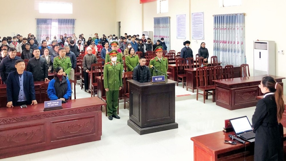 toa-an-nhan-dan-huyen-yen-the-phoi-hop-dua-ra-xet-xu-luu-dong-vu-an-van-chuyen-hang-cam-phao-no.jpg
