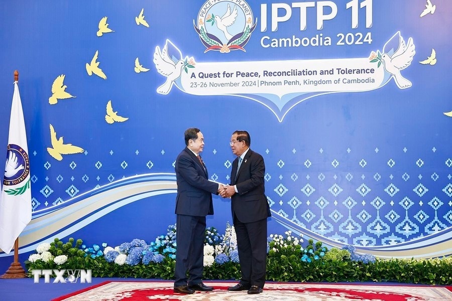 Chủ tịch Đảng Nhân dân Campuchia, Chủ tịch Thượng viện Campuchia Samdech Techo Hun Sen đón Chủ tịch Quốc hội Trần Thanh Mẫn. Ảnh: Doãn Tấn/TTXVN