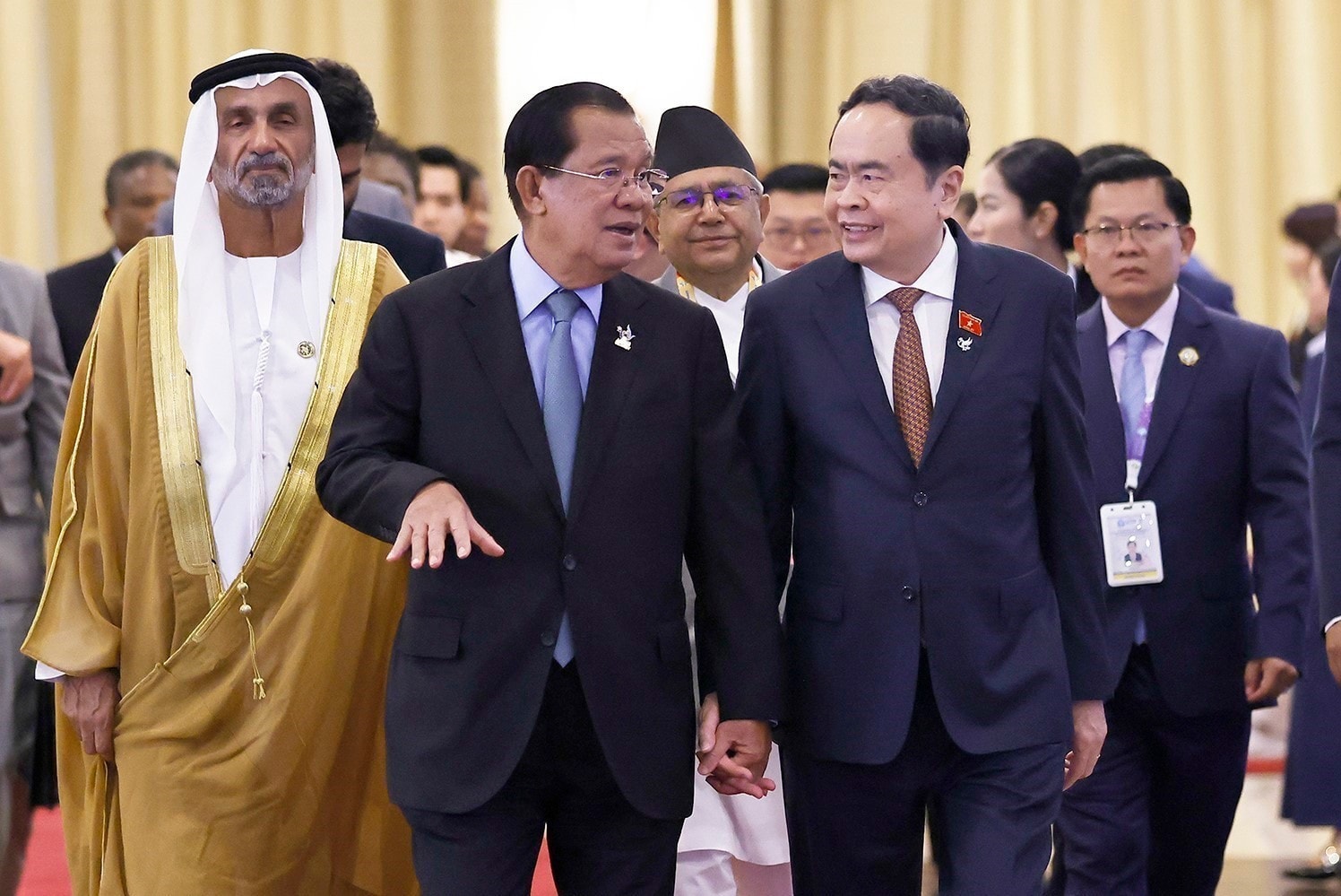 Chủ tịch Đảng Nhân dân Campuchia, Chủ tịch Thượng viện Campuchia Samdech Techo Hun Sen đón Chủ tịch Quốc hội Trần Thanh Mẫn dự Hội nghị. Ảnh: Doãn Tấn - TTXVN